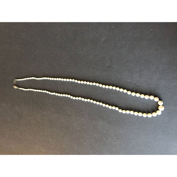 Classic Vintage Graduated Cultured Pearl Necklace With 14 Karat White Gold Clasp - Picture 1 of 8